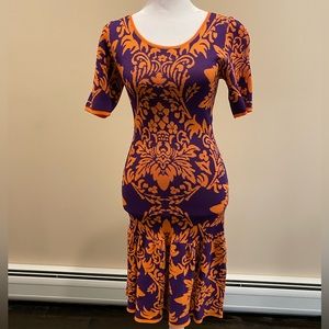 Stretchy dress with flounce bottom